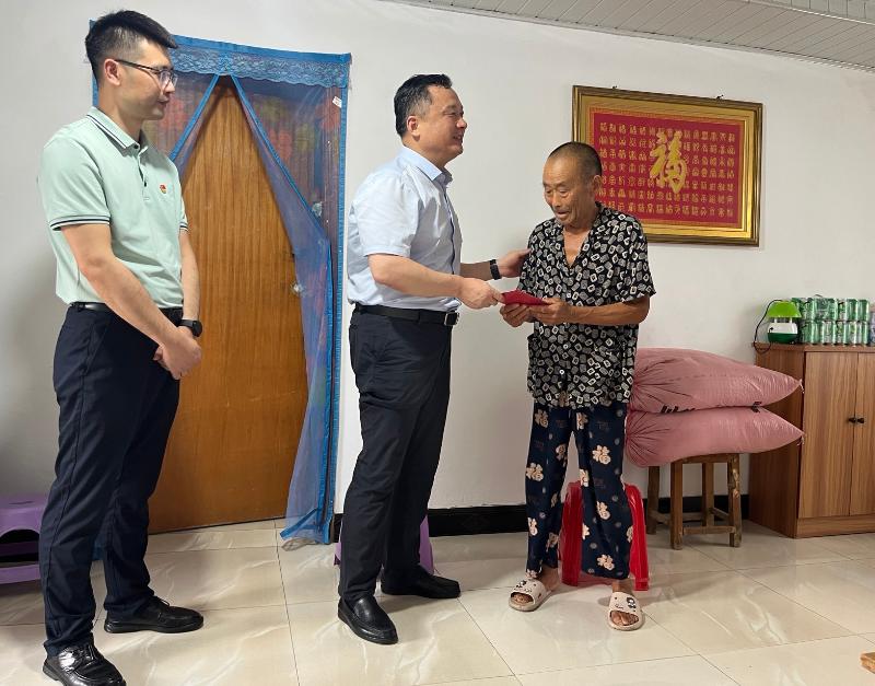 程启涛开展“七一”走访慰问活动